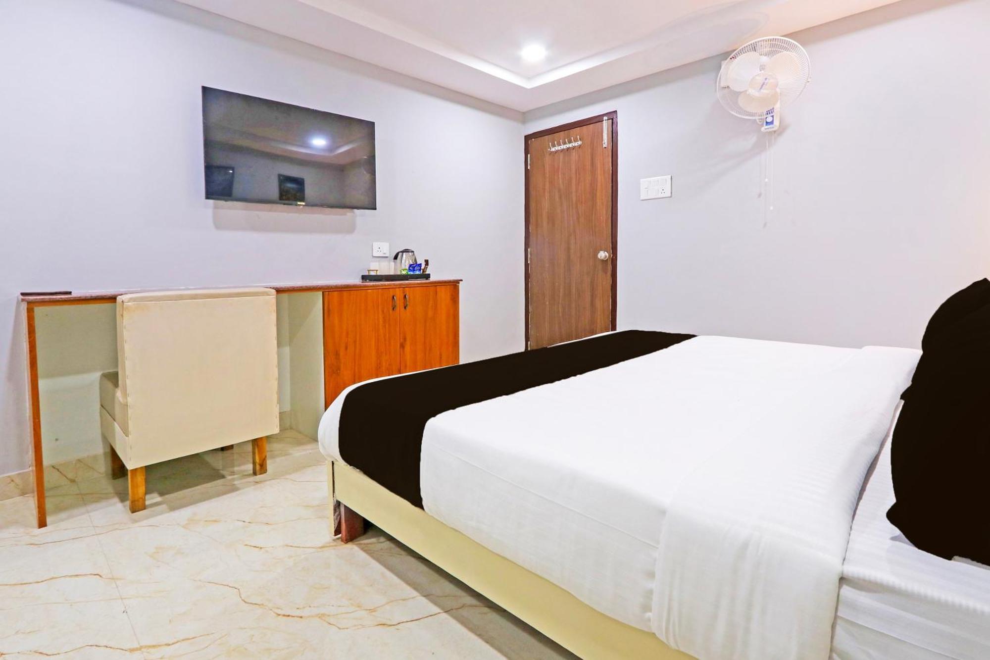 Super Townhouse Qualia Elite S R Nagar Hotel Хидерабад Екстериор снимка