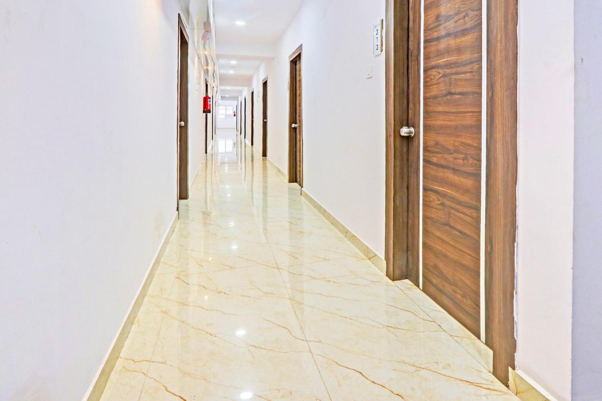 Super Townhouse Qualia Elite S R Nagar Hotel Хидерабад Екстериор снимка